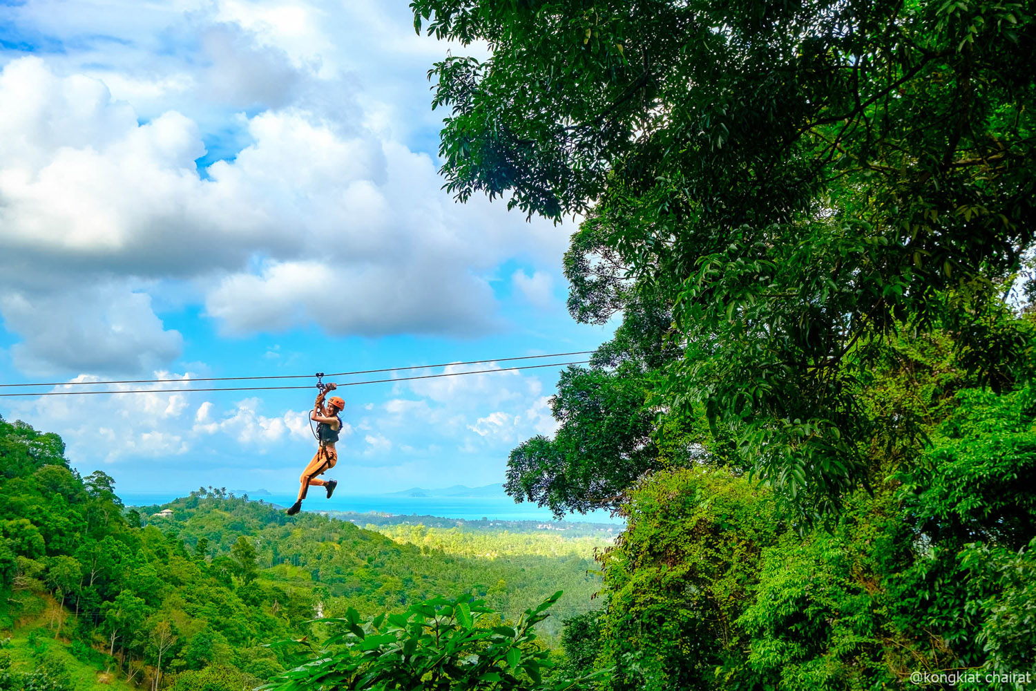 Đu dây Zipline khi du lịch Boracay
