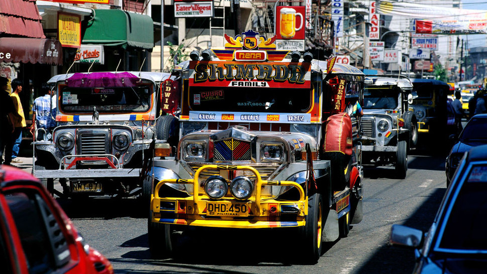 Đi xe Jeepney khi du lịch Manila tự túc 2023