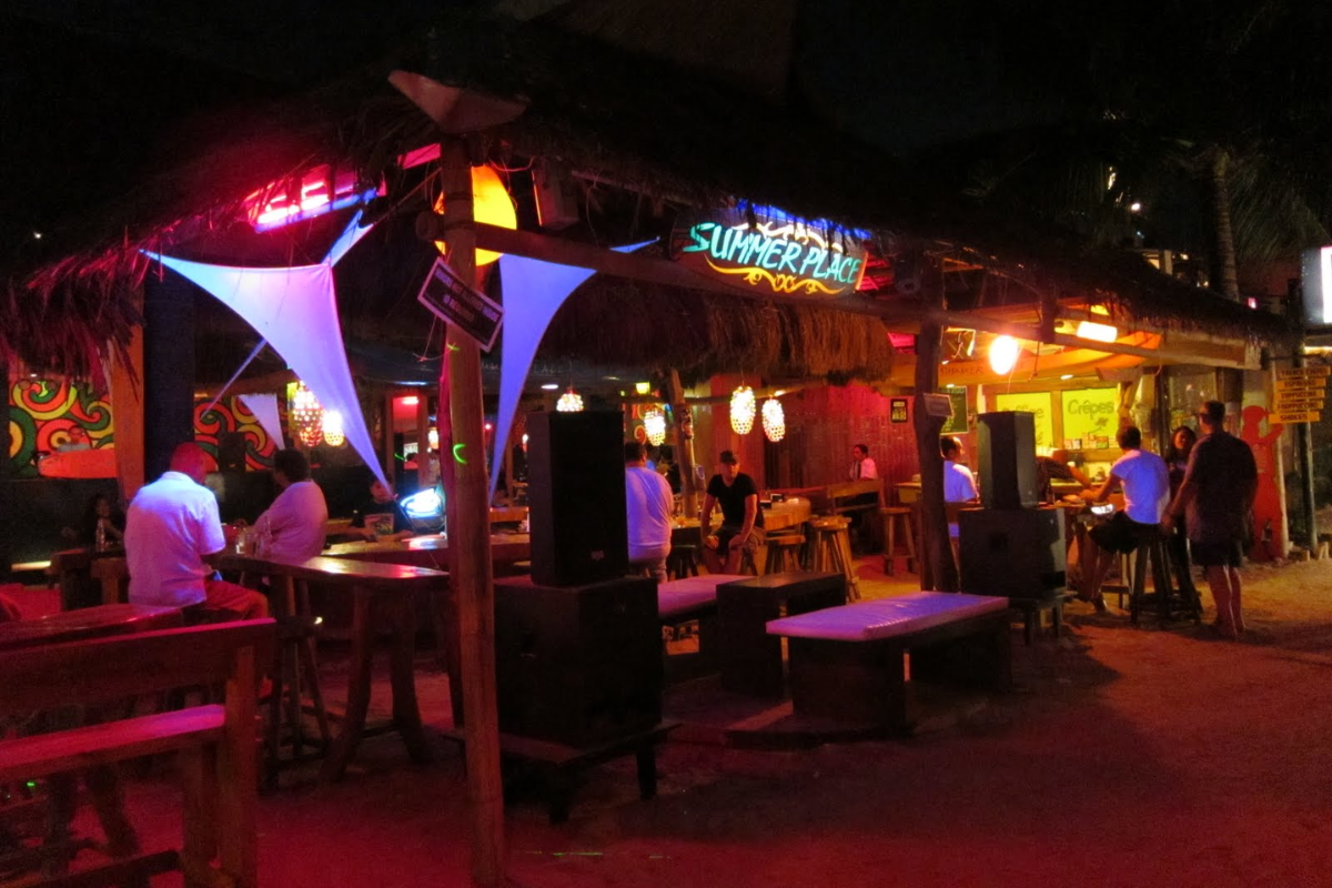 Summer Place - quán bar view biển ở Boracay