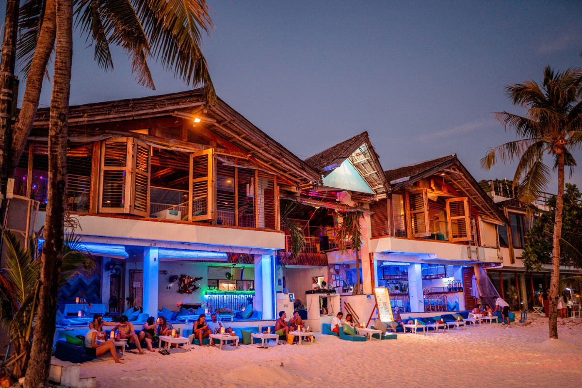 Paraw Beach Club  - quán bar view biển ở Boracay