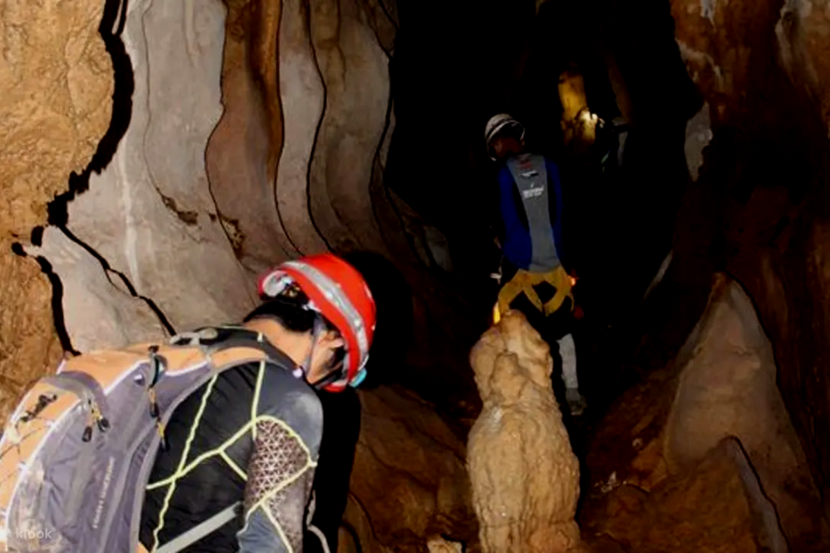 Hundred Cave - khám phá vườn quốc gia sông ngầm Puerto Princesa