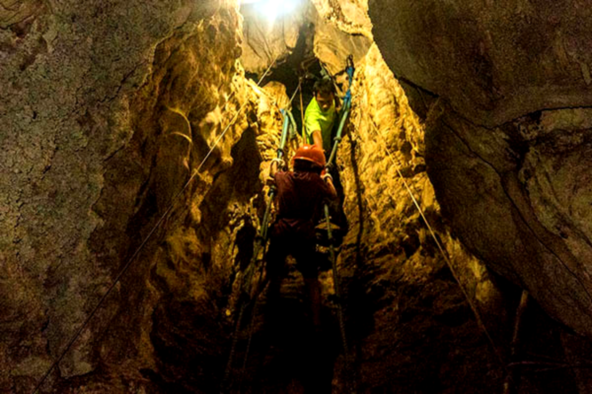 Hundred Cave - khám phá vườn quốc gia sông ngầm Puerto Princesa