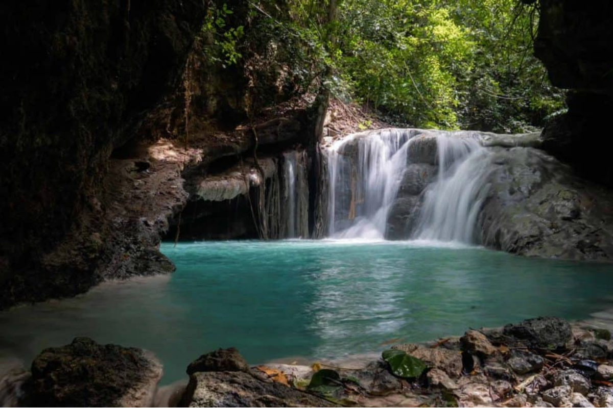 review thác nước khi du lịch Cebu, Philippines