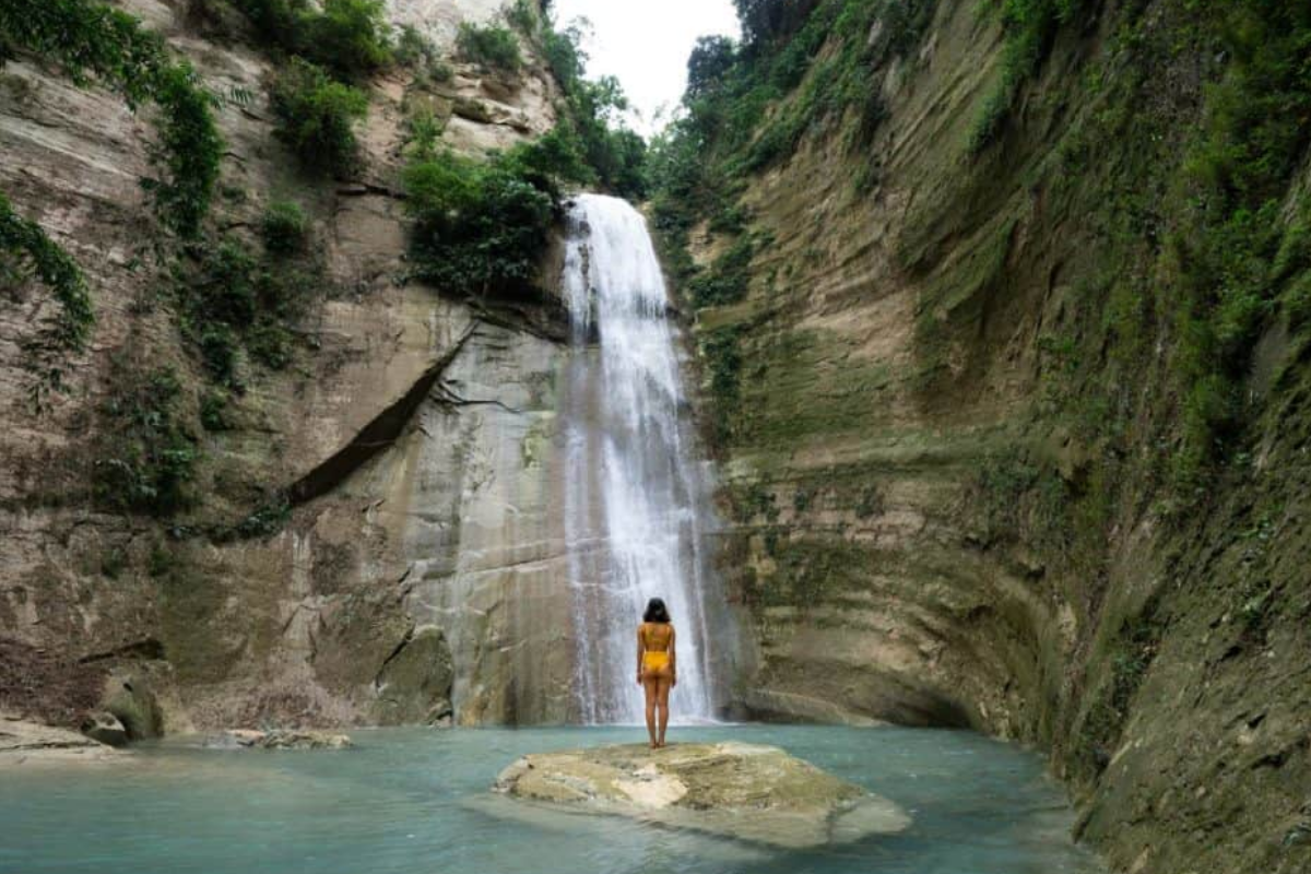 review thác nước khi du lịch Cebu, Philippines